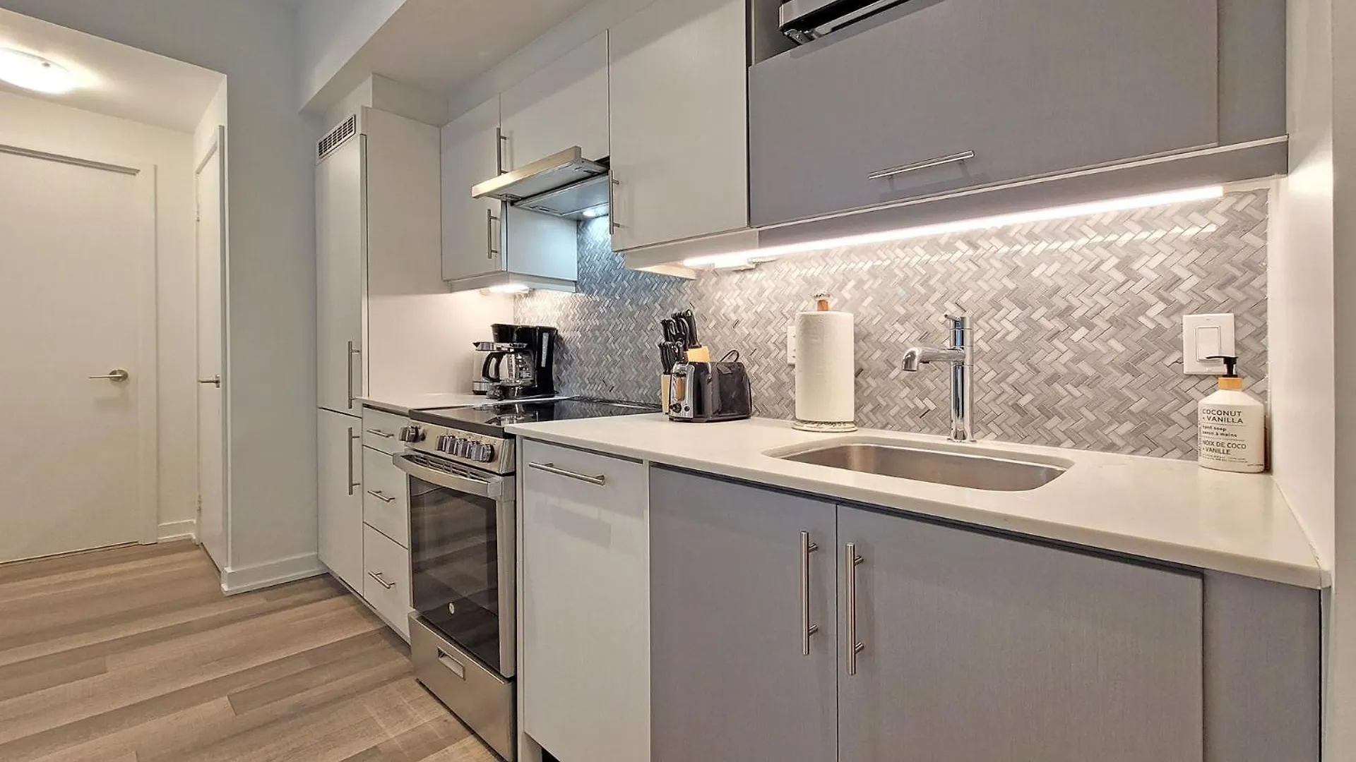 Cozy 3 Bedrooms Apartment Besides University Of Toronto ミシサガ